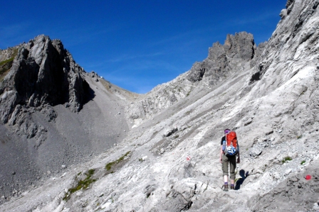 Öde Landschaft unter dem Valluga-Gipfel