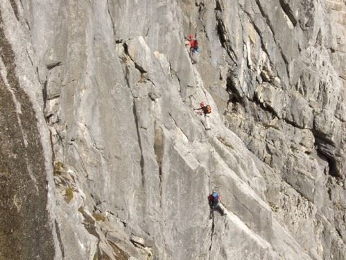 Blick nach vorn zur steilen Wandstufe (D)