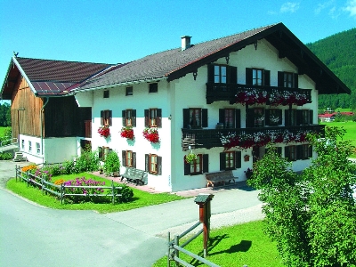 Hausansicht im Sommer