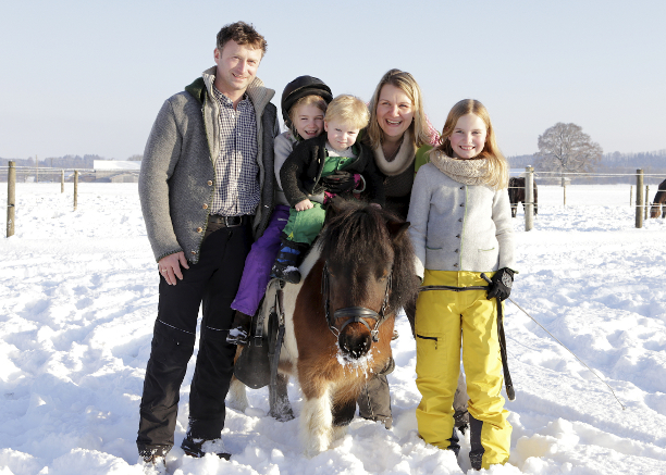 Die junge Bauersfamilie