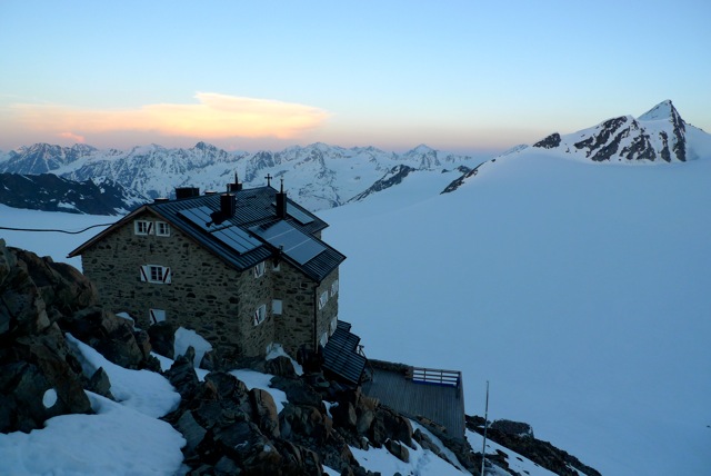 Kurz vor Sonnenaufgang am Brandenburger Haus