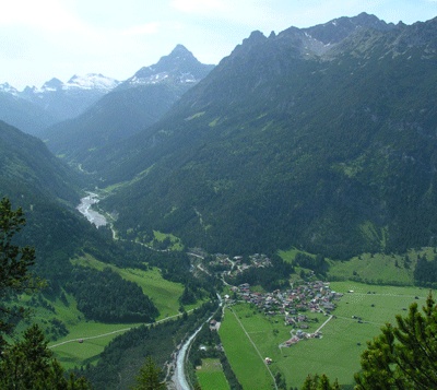 Blick ins Hornbachtal mit Hochvogel