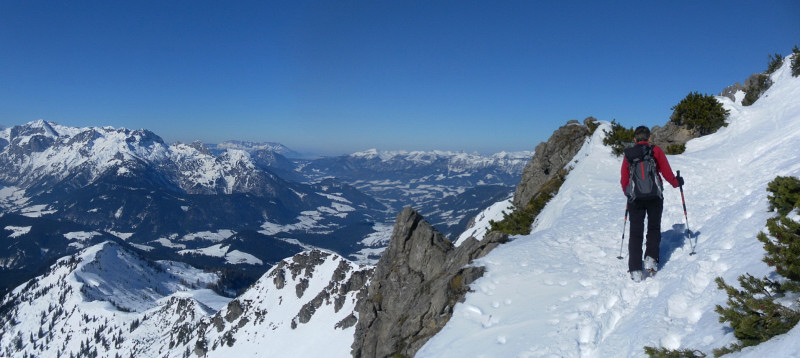 Gipfelrücken mit Blick zu Tennengebirge, Untersberg und Osterhorngruppe