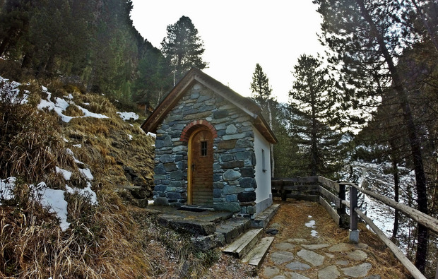 Die Kapell über dem ZUgangsweg zur Pforzheimer Hütte.