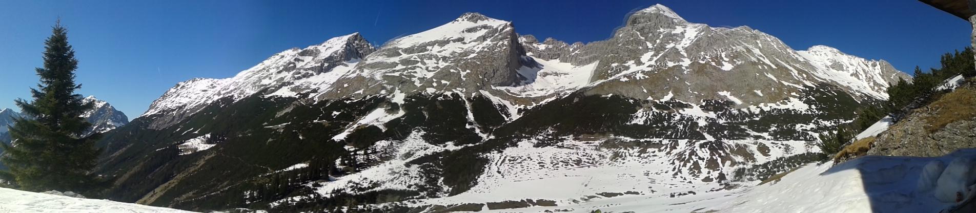 Blick vom Winterraum Richtung östliche Karwendelspitze 2538m