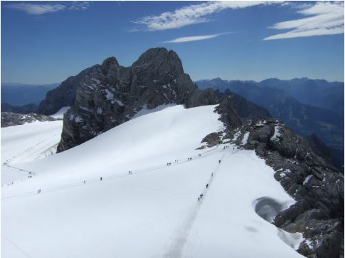 Blick auf die Touristenstrecke zur &quot;Dachsteinwarte&quot;