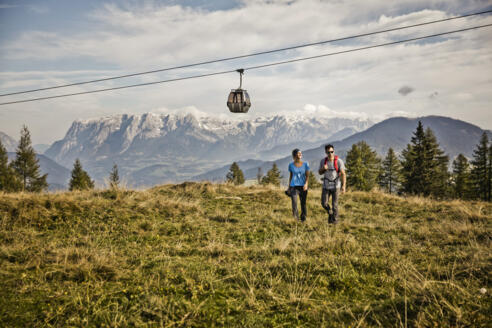Gondelbahn im Alpendorf