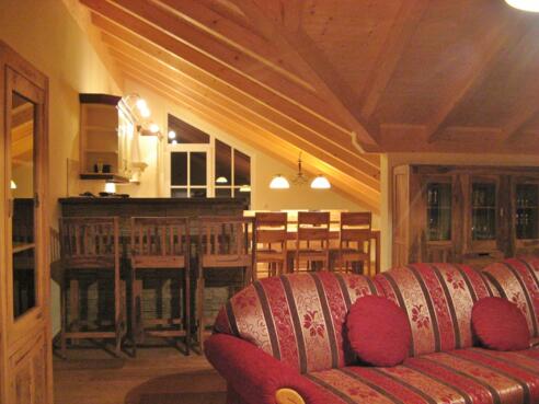 Wohnbereich und offene Küche