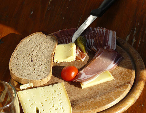 Köstliche Jause auf der Baumgartenalm