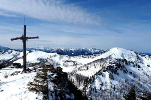 Hühnerkogel 1474m, mit Almkogel rechts hinten.
