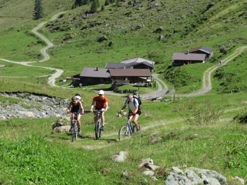 Unter uns die Rettensteinalm