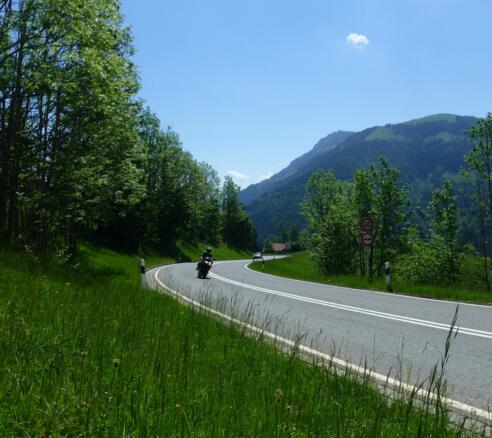 Deutsche Alpenstraße über das Sudelfeld bei Oberaudorf