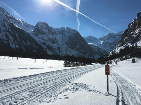 Blick über die Loipe zum Ahornboden