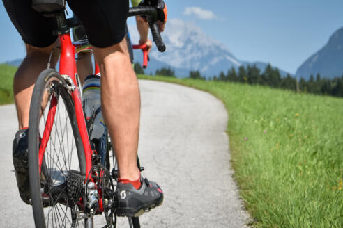 Rennradfahrer im Alpbachtal