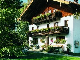 Hausansicht im Sommer