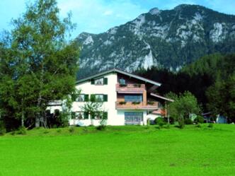 Hausansicht im Sommer