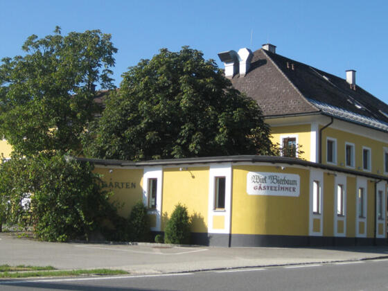 wirt-z-bierbaum-hausansicht-familie-muhr