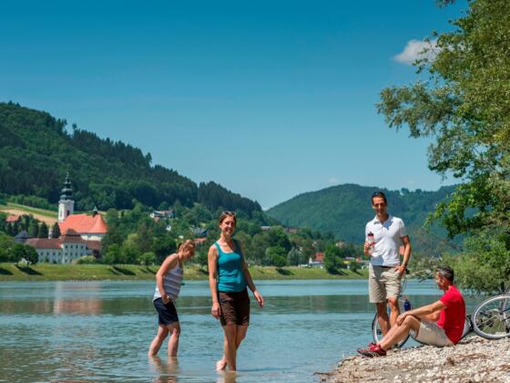 Donauradweg Kramesau - Blick auf Engelhartszell