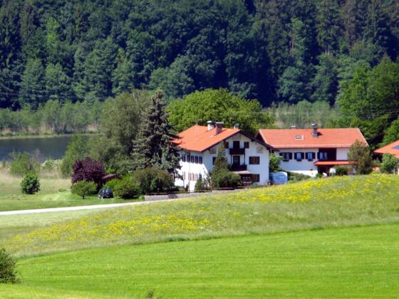 Hausbild mit Blick zum Bärnsee