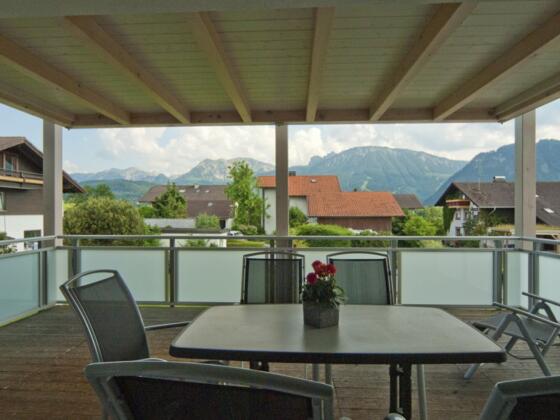 Terrassen-Balkon mit tollem Bergblick
