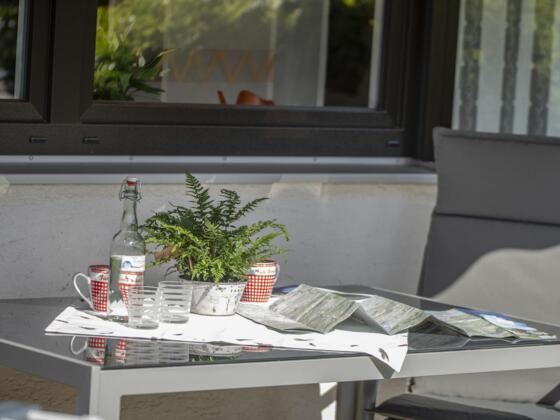 großer Tisch Westseite