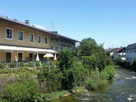 Flußseite Hotel Pension Lindenhof