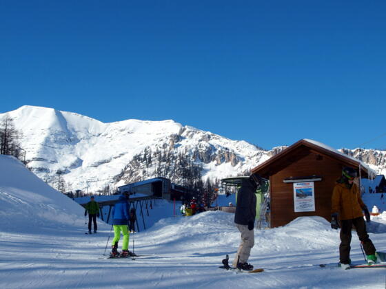 Wurzeralm ~1400m, mit Bergstation und Warscheneck
