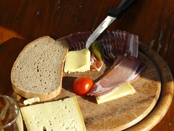 Köstliche Jause auf der Baumgartenalm