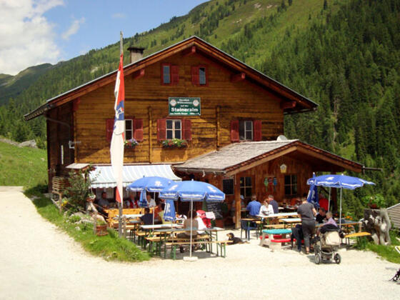 Gemütliche Einkehr bei der Steineralm