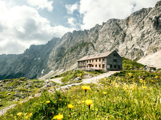 Die Lamsenjochhütte im Karwendel