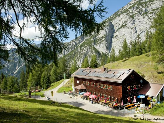 Neue Magdeburger Hütte (1633 m)