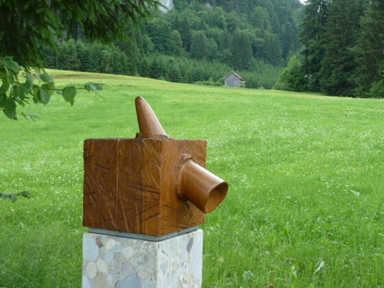 Eingangsstele Fischen