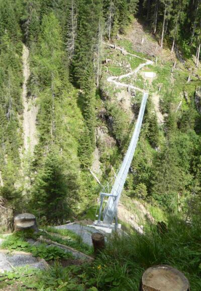 Die Hängebrücke über dem Kaiserbach