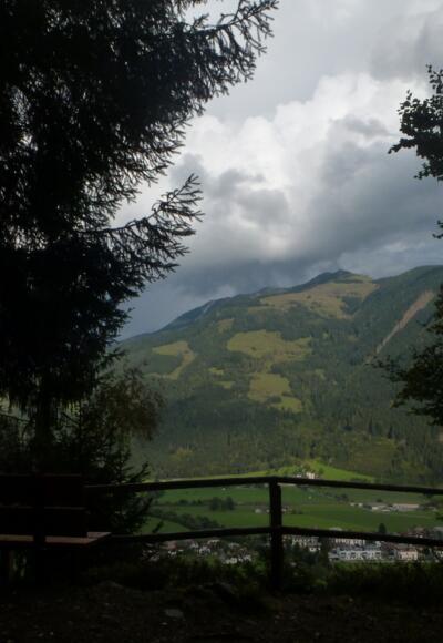 Rastplatz mit Blick auf die Schwalbenwand.