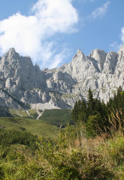 Die mächtigen Felswände auf der Ostseite des Wilden Kaisers