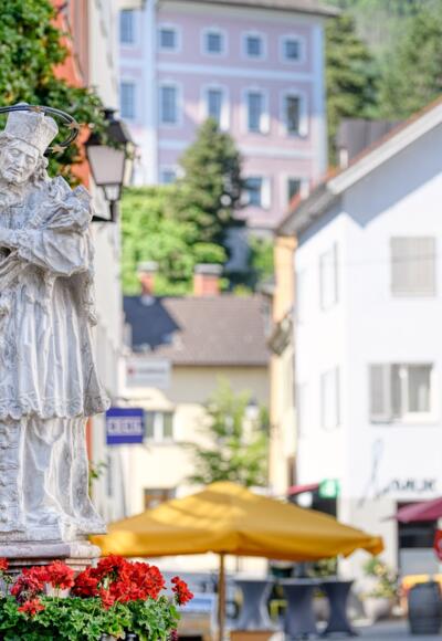 Nepomukbrunnen am Eingang zur Rathausgasse