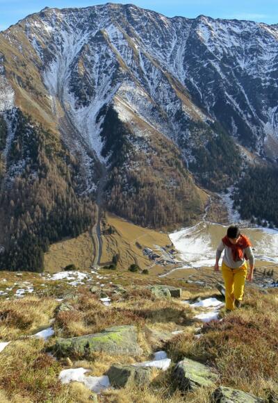 Unterwegs Richtung Mutenkogel am 02.01.2016. Hinten der Freihut.