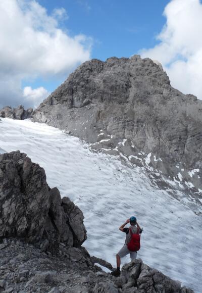 Auf 2750 m blicken wir erstmals auf den bis dato versteckten Vorderseeferner.