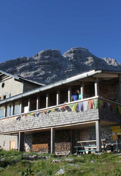 Schmidt Zabierow Hütte in der Morgensonne