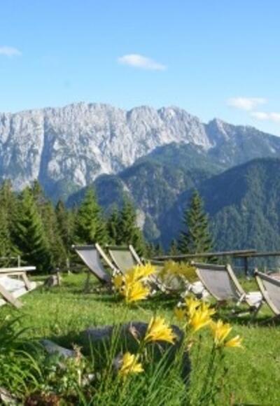 Gemütlichkeit vor der Vorderkaiserfeldenhütte