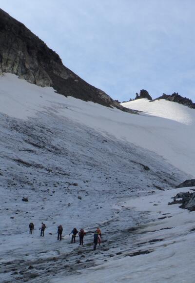 Am spärlichen Rauhkopfgletscher hinauf zur Rauhkopfscharte (Sonne) 