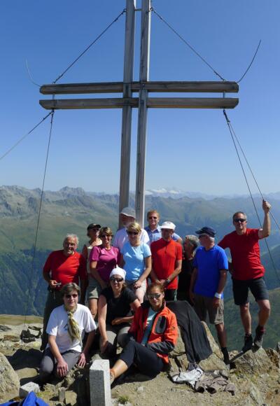 Am Gipfelkreuz des Deferegger Pfannhorns