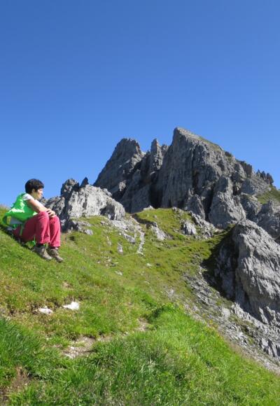 Oberhalb des Hochtennbodens mit Blick auf die Nordwand der Hochtennspitze.