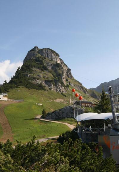 Blick auf den vom "Skyglider Air Rofan" verschandelten Hüttengipfel Gschöllkopf