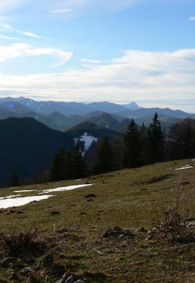 Der Ausblick übers Steyr- und Kremstal bis zum Traunstein