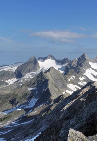 Blick von der Zillerplattenspitze nach Norden in das Herz der Reichenspitzgruppe