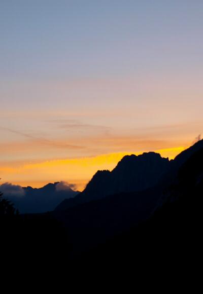 Sonnenaufgang am Wiesenplateau um 1850m