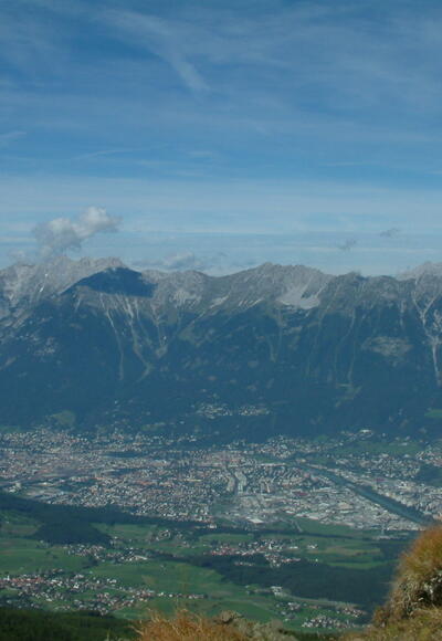 Blick von der Viggarspitze auf Innsbruck und die Nordkette