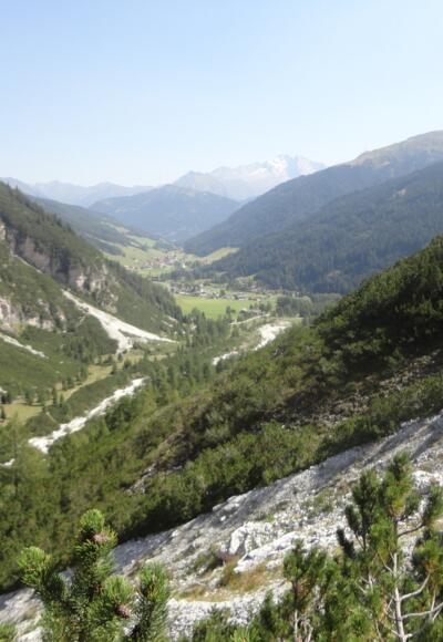 Blick hinaus in das Obernberger Tal