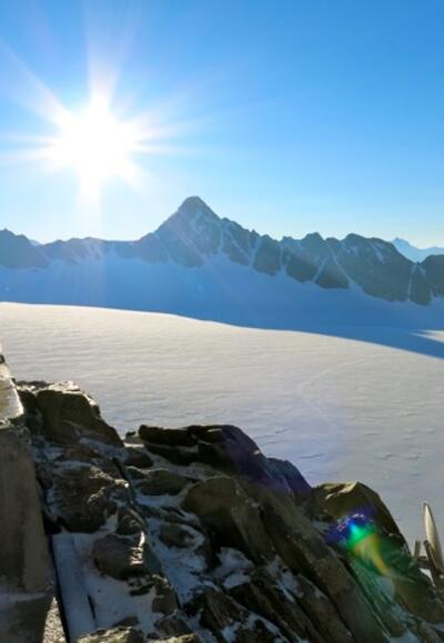Sonnenaufgang über der Kesselwandspitze am Brandenburger Haus
